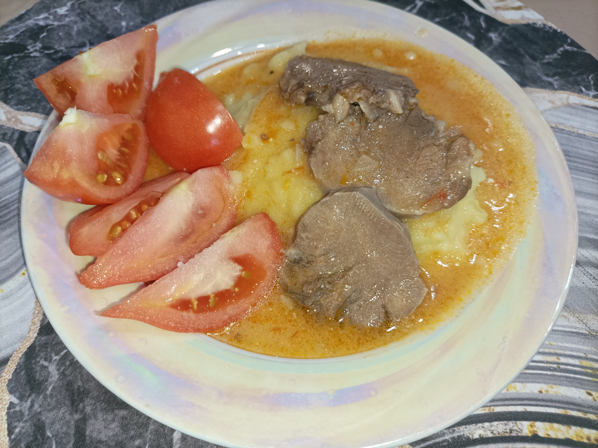 Язык с подливой