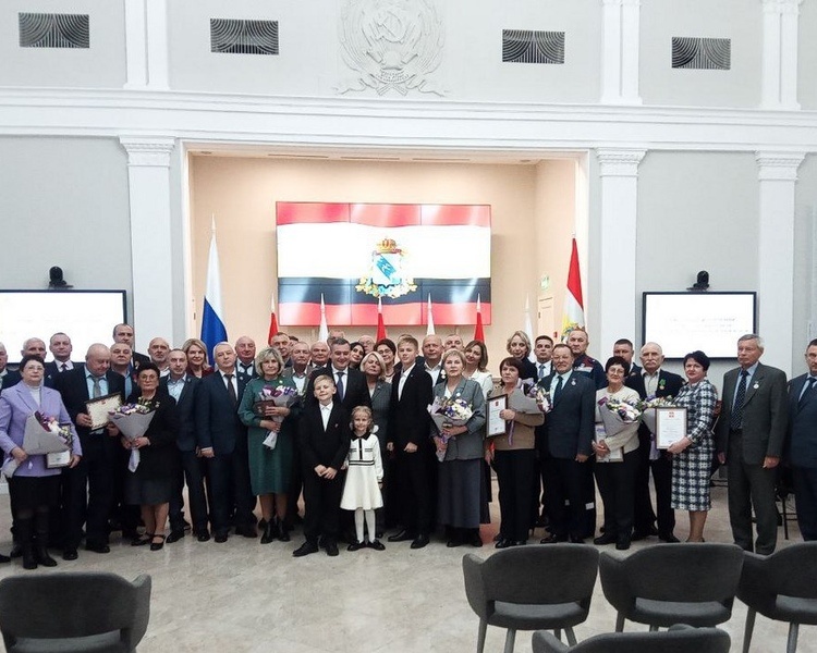     Курских энергетиков наградили медалью «За храбрость»