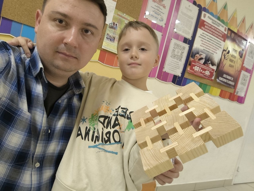 Тверские приставы в преддверии праздника провели для школьников мастер-класс