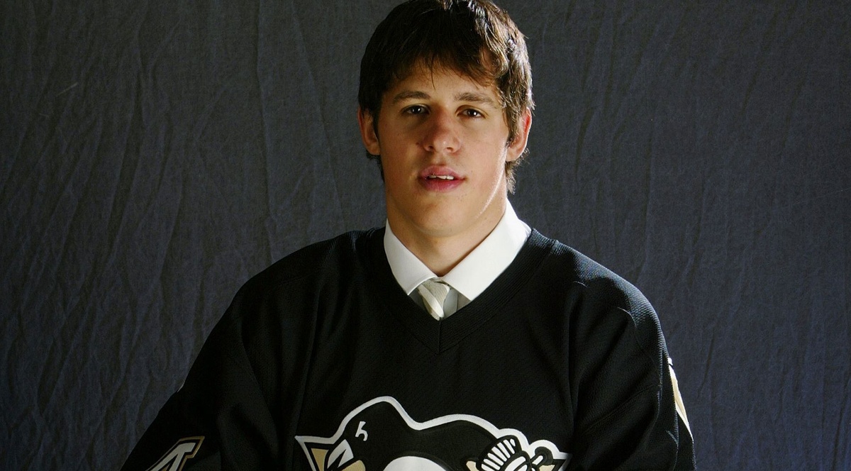 Представьте: 2004 год. Юный Евгений Малкин впервые ступает на американскую землю.