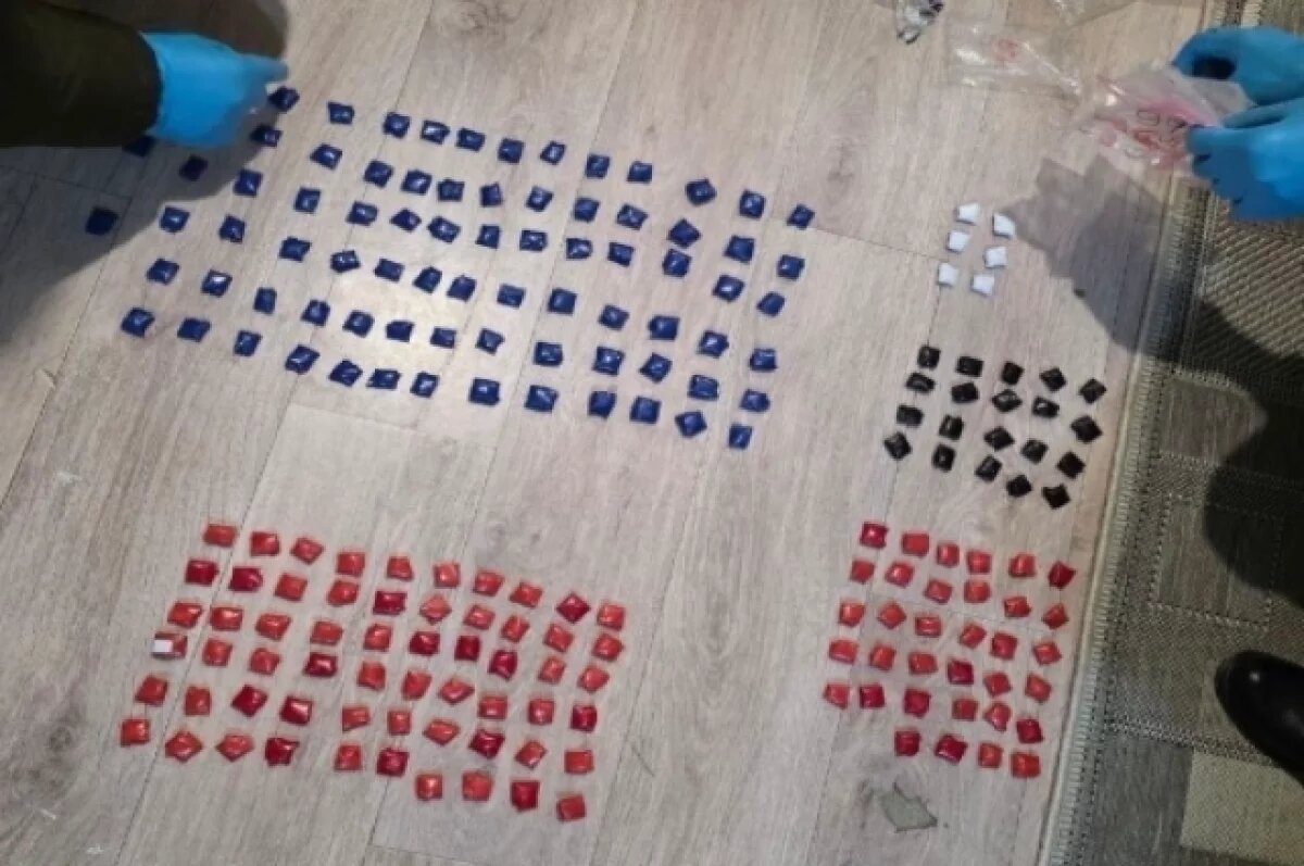    В Миассе задержали наркодилера с 300 закладками