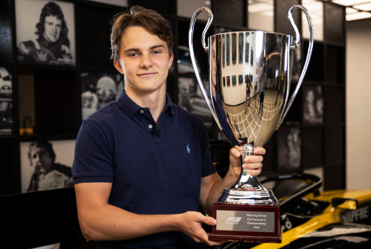 Оскар Пиастри из McLaren выиграл чемпионат FIA Формулы-3 2020 года