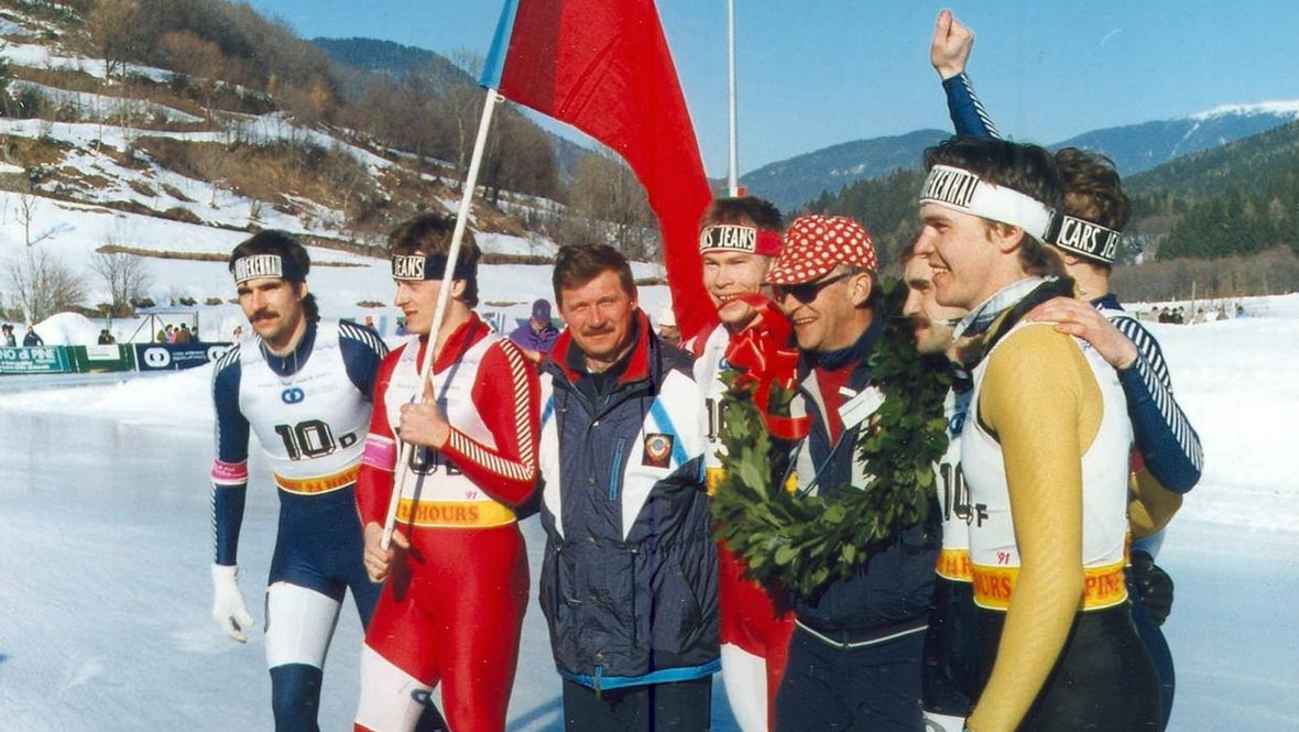    Бронислав Снетков (второй слева).Личный архив Бронислава Снеткова