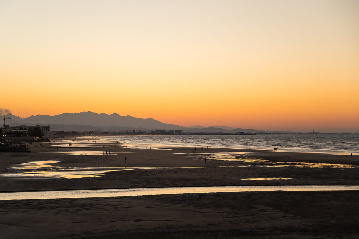 Аль-Курум находится в благоустроенном районе Маската, поэтому здесь всегда оживлённо, особенно вечером. Фото: Ilyas Kalimullin / Shutterstock / Fotodom