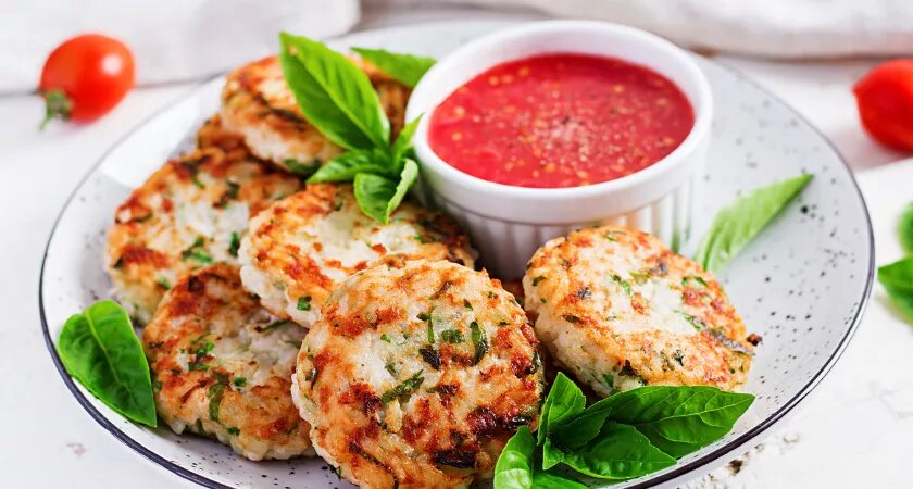    Подсели всей семьей на эту вкуснятину: лучший рецепт котлет из куриной грудки – 30 минут и готово