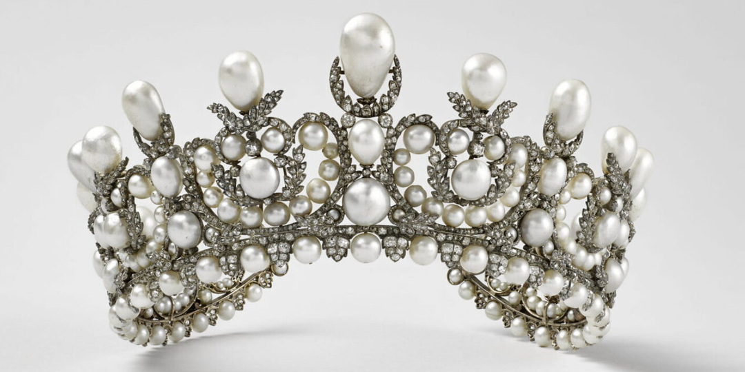 Все, что известно о 8 ювелирных шедеврах, похищенных во время ограбления Лувра