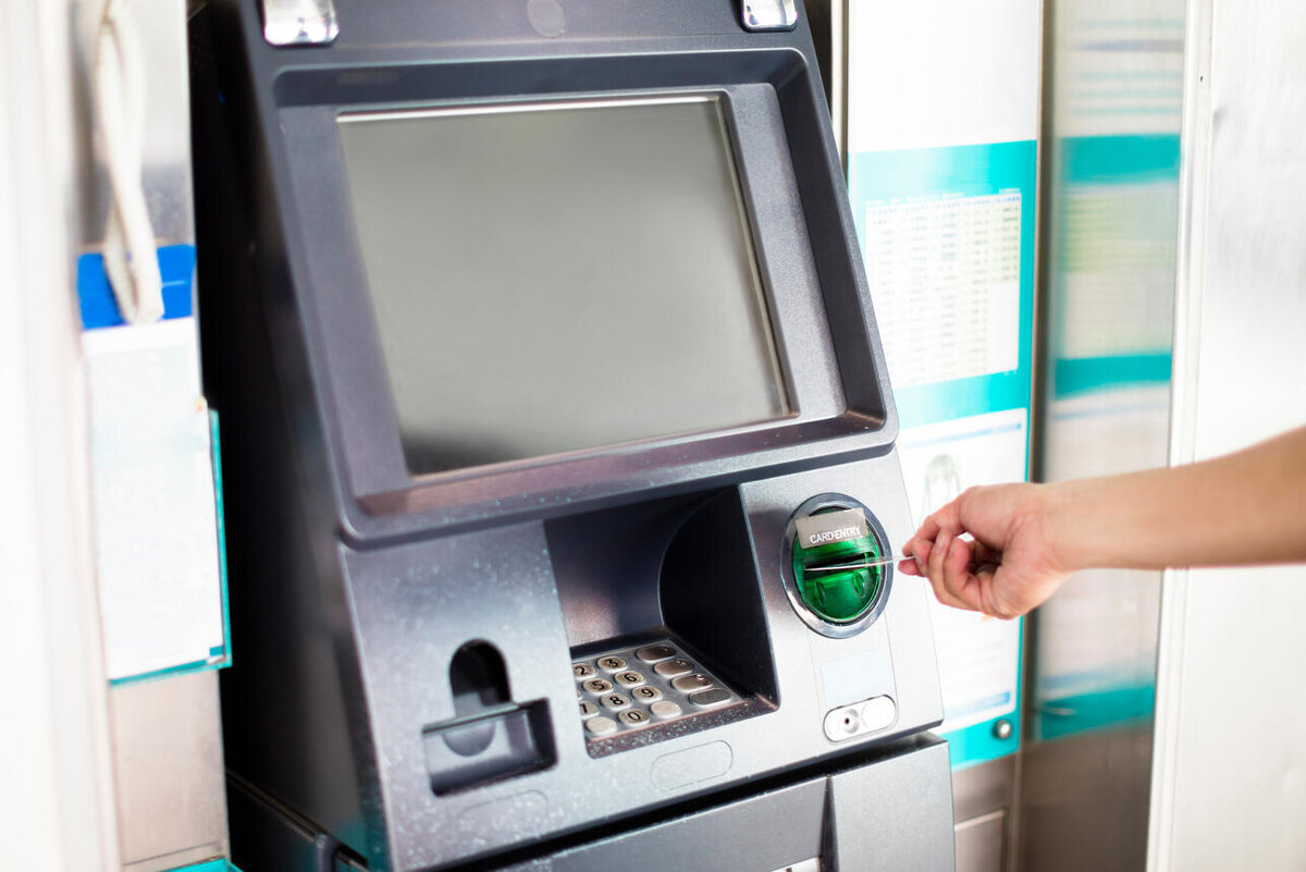    Банкомат 123RF/legion-media.ru