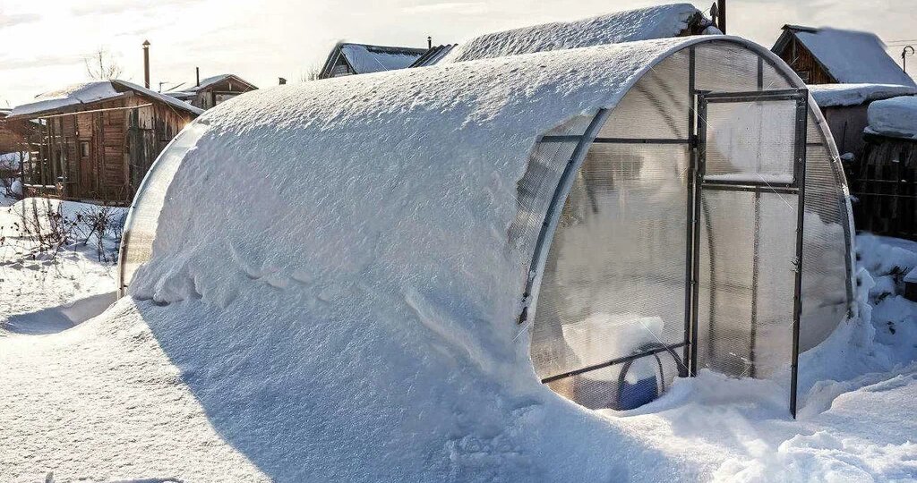 Зачем нужен снег в теплице