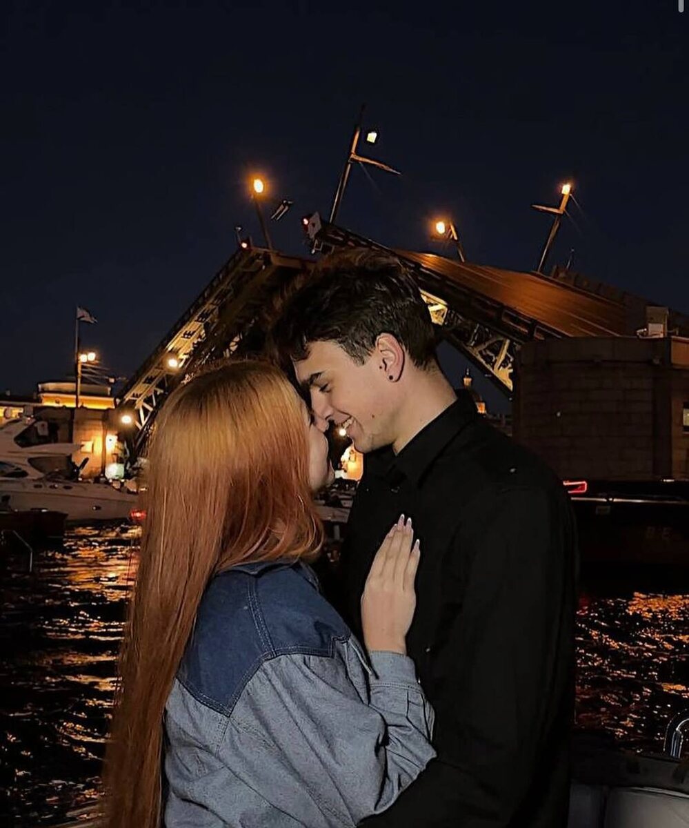 Макар сделал предложение Александре в Петербурге. Фото: соцсети