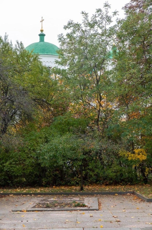    На Украине осквернили могилу писателя Аркадия Гайдара