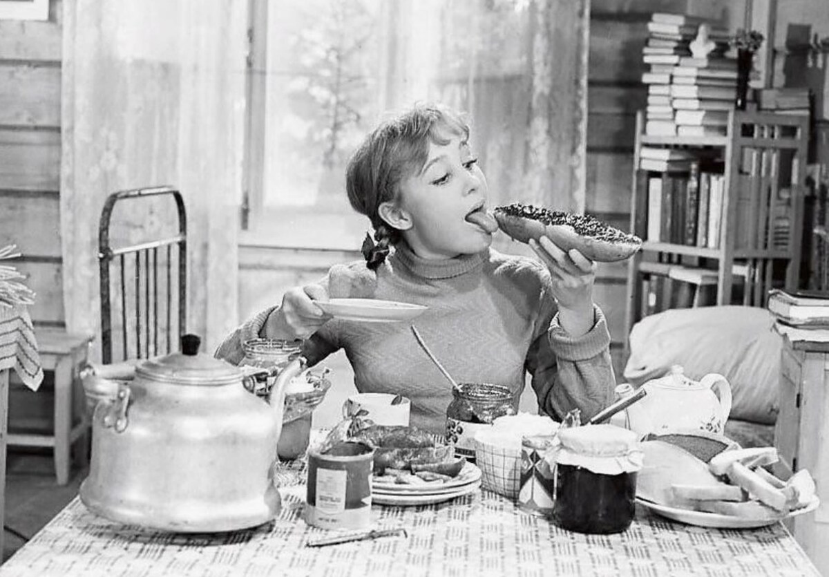 Кадр из к/ф «Девчата» (1961). Надежда Румянцева.