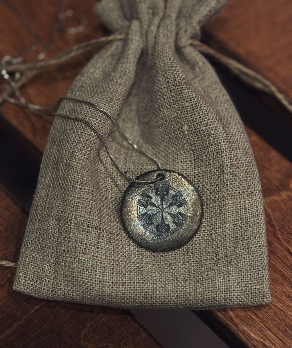 Кулон - защита Ловушка. Личное фото автора