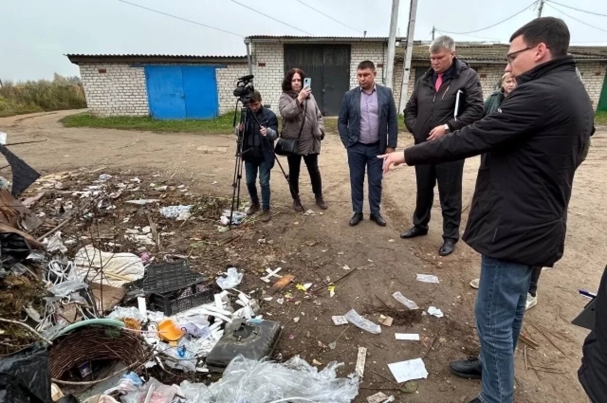    Глава Городецкого района Александр Мудров сам убирал мусор за жителями