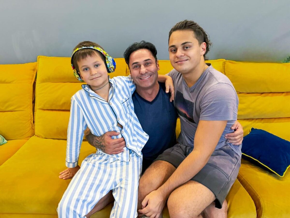 Стас Костюшкин с сыновьями Богданом и Мироном