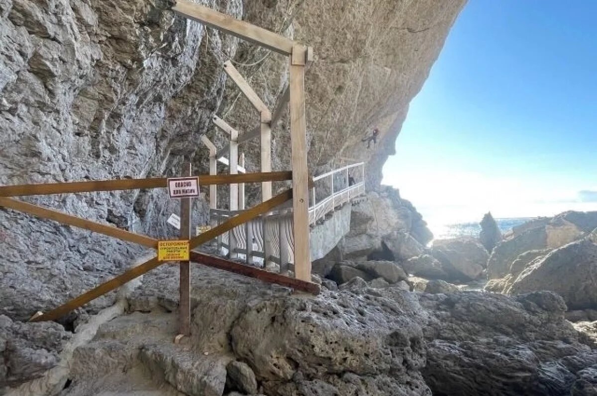    В Крыму начались работы по разбору завала на тропе Голицына