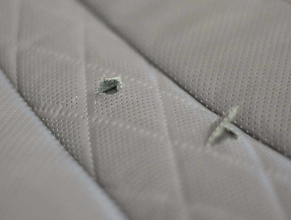 разрыв на перфорированной коже МB W222 Maybach 