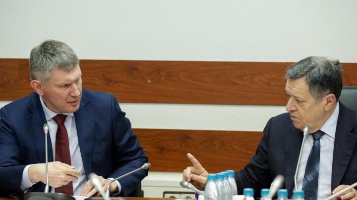 Глава Минэконома Максим Решетников и председатель Комитета по бюджету и налогам ГД Андрей Макаров. Источник: duma.gov.ru.