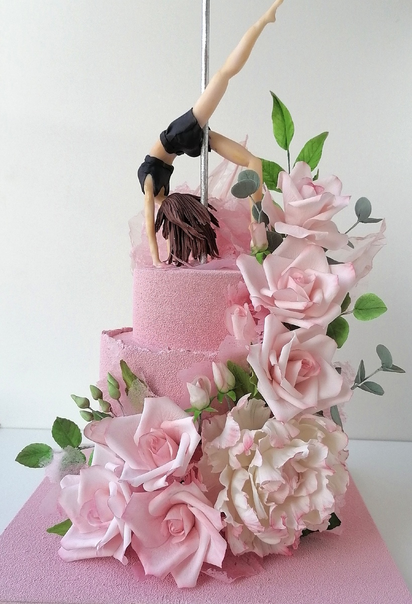 Этот торт уехал в Бахчисарай. Розы сахарные. 