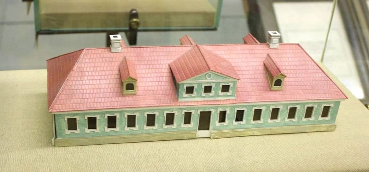 Макет одного из "образцовых" домов Петербурга