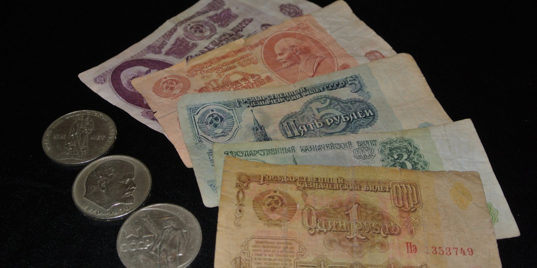 Зарплаты в СССР и в 2025: Сравниваем, сколько мы могли купить за одну зарплату