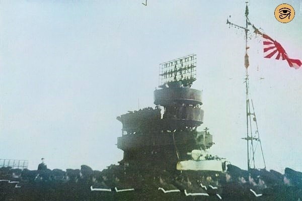 Антенна РЛС тип 21 на авианосце "Сёкаку".