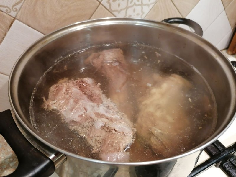 Снимаю пену. Фото автора. 