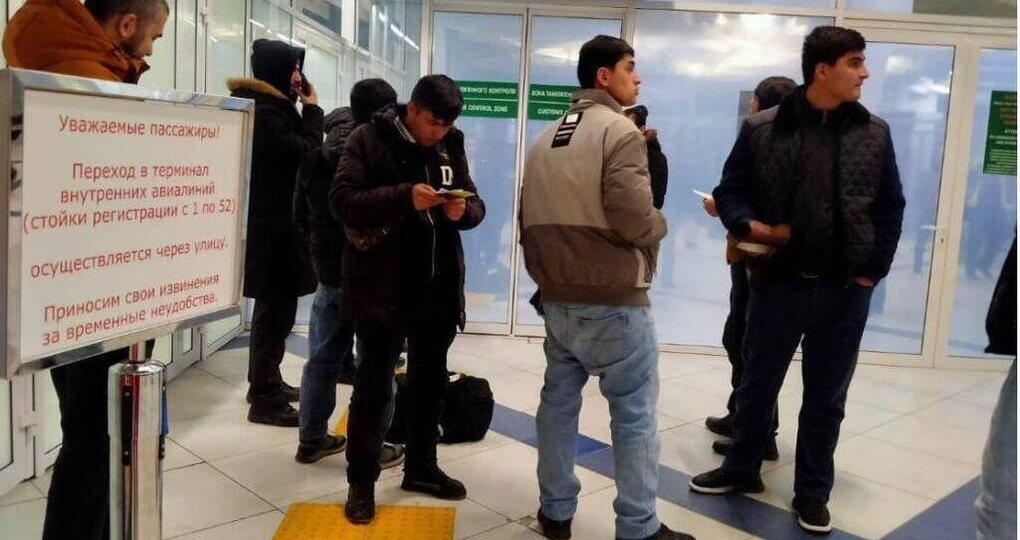 Иностранцев массово выдворяют из Новосибирской области за нарушение миграционного законодательства