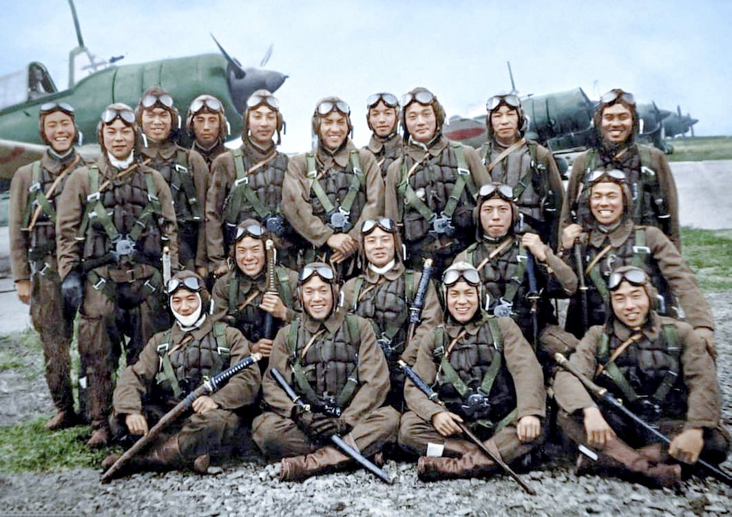 Японские лётчики камикадзе во время Второй Мировой войны