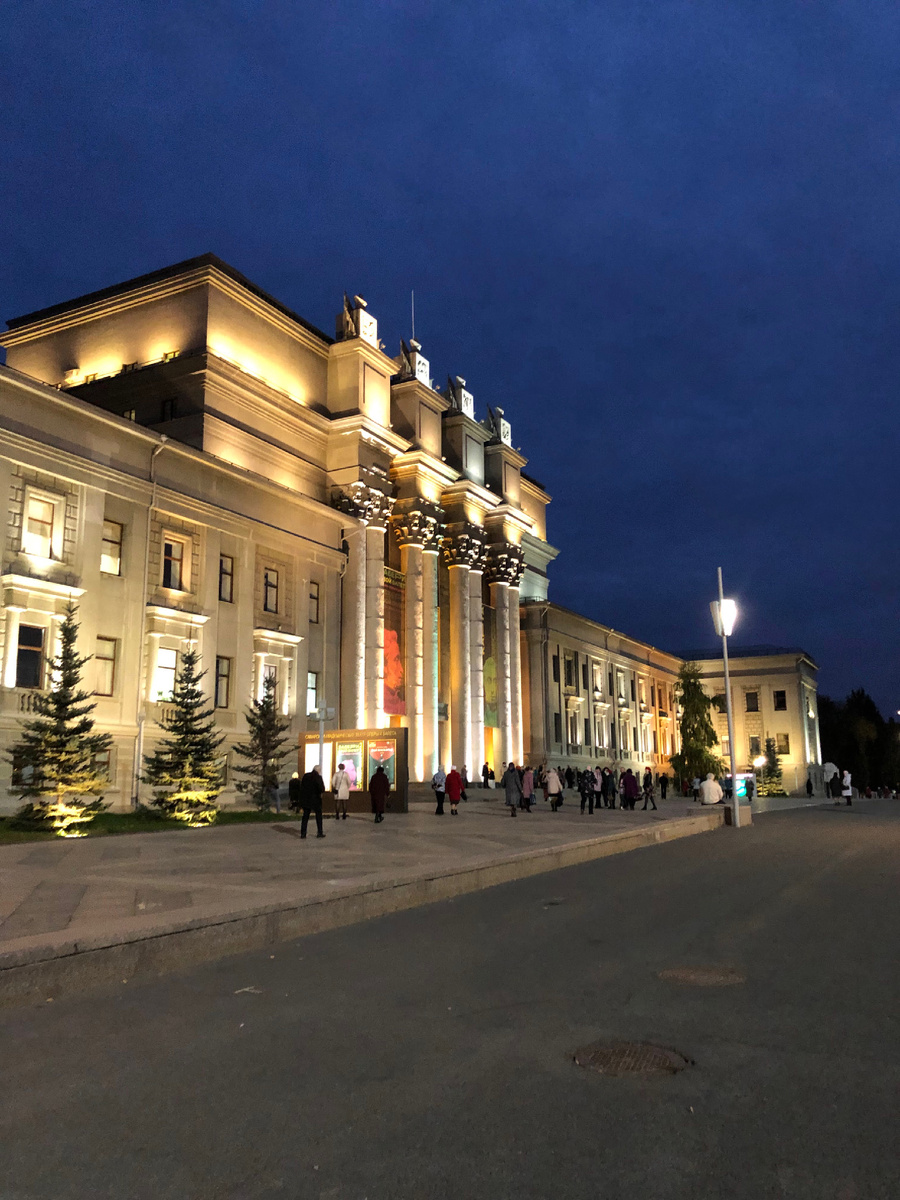 Самарский театр оперы и балета. Фото автора.