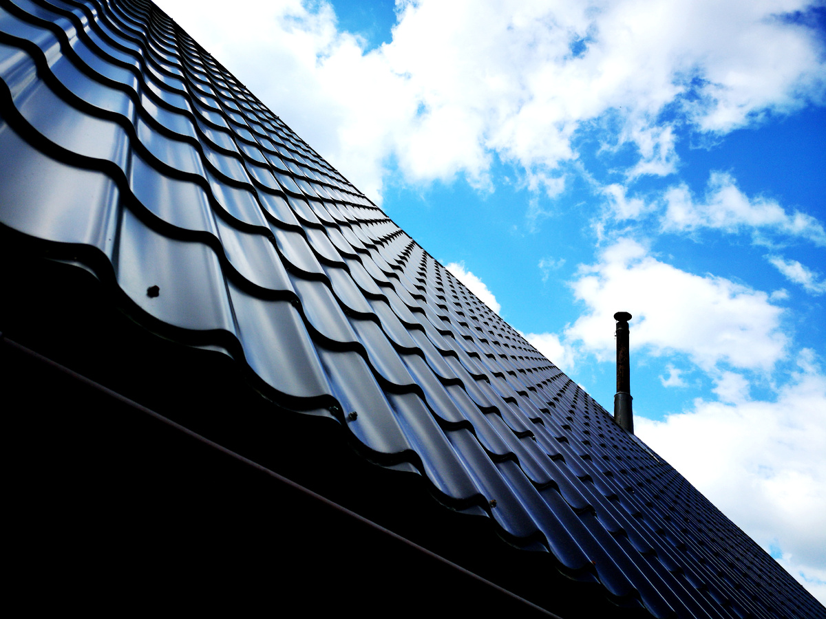 Металлочерепица для кровли загородного дома