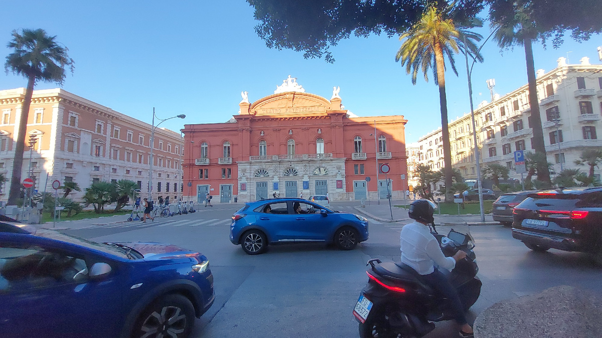 Хочу с вами поделиться. Дружба между имигрантами, какая она бывает