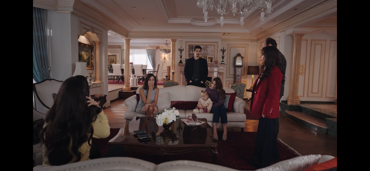 Стоп кадр из сериала «Любовь и слёзы»