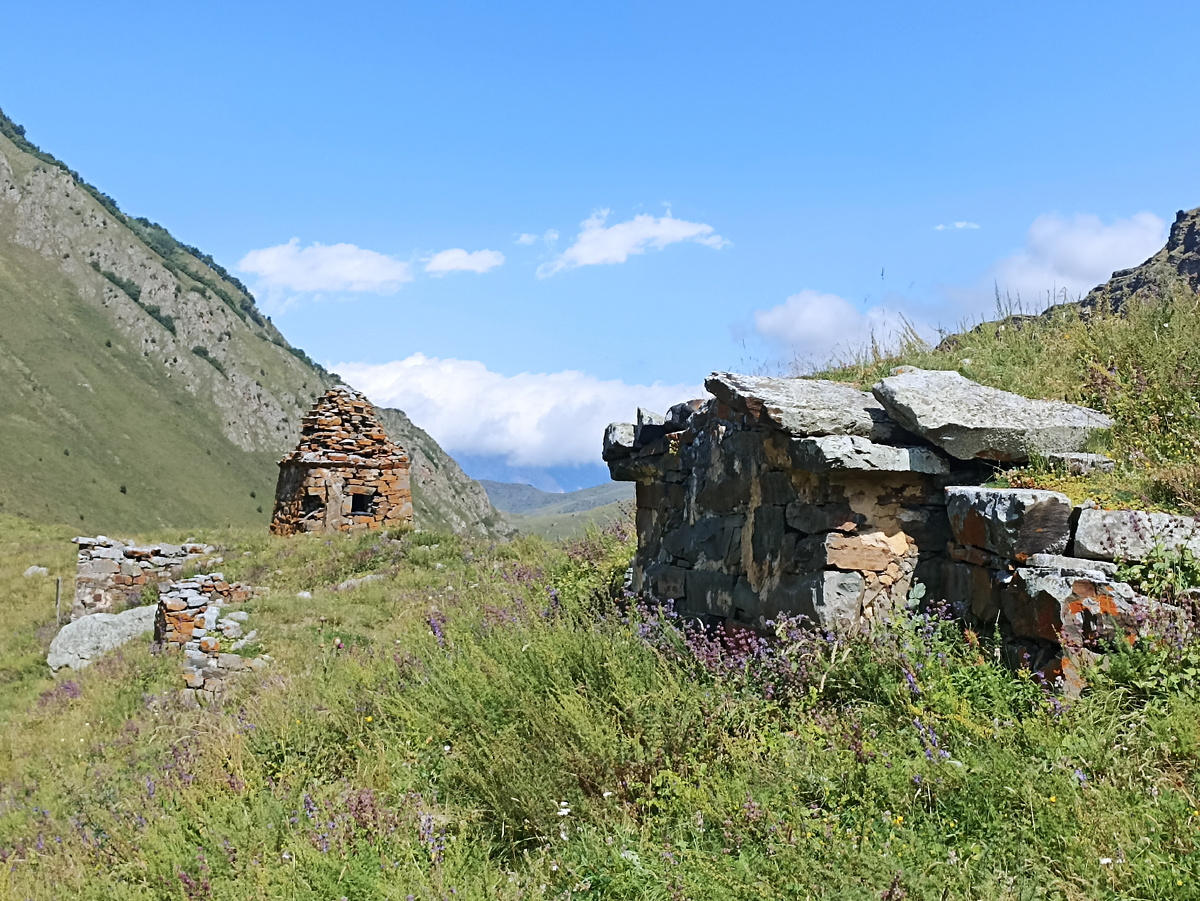 Некрополь у селения Дунта- Дигория