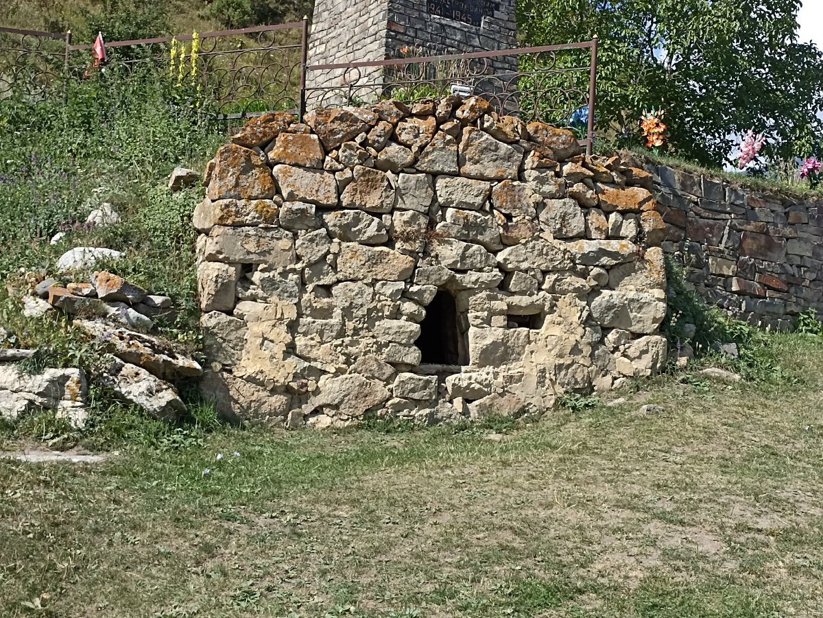 Считается, что это склеп нарта Сослана