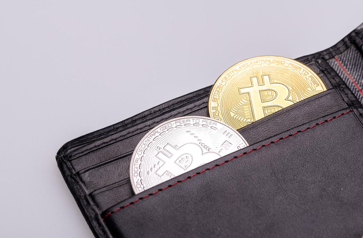 Как выводить криптовалюту в наличные