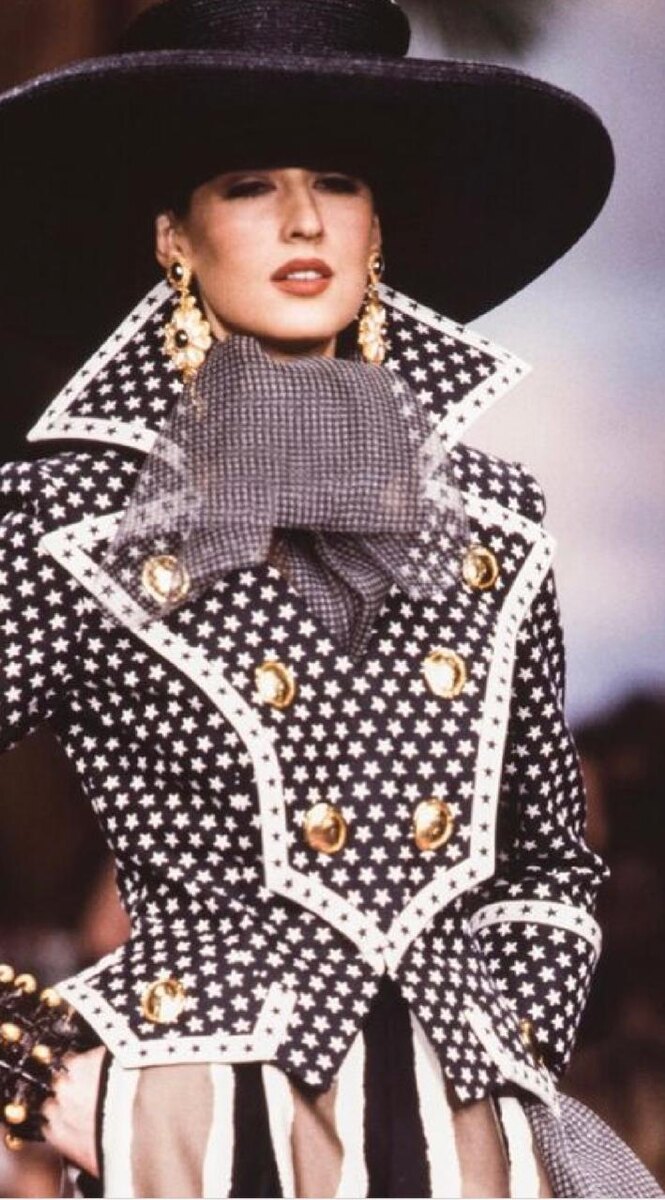 #Christian Lacroix #Кристиан_Лакруа_модный_дом #дизайн_украшений 