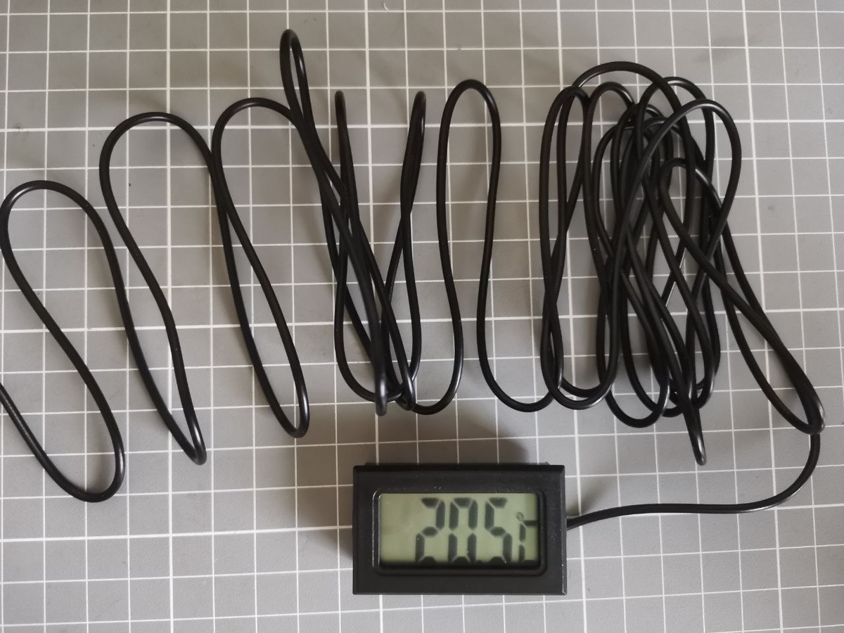 Провод имеет вид пружины