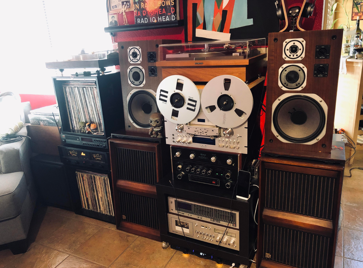Винтажная аудиосистема (Источник: Яндекс Картинки)