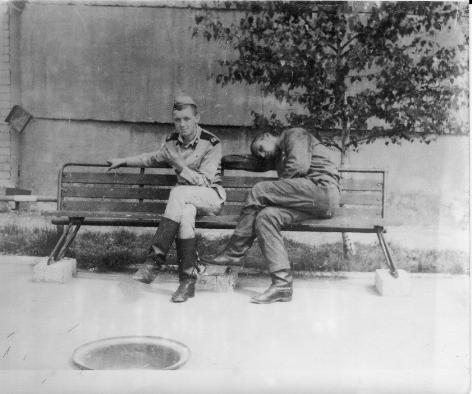 солдат спит, служба идёт...