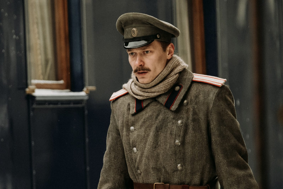 Кадр из сериала "Хроники русской революции" (2025)