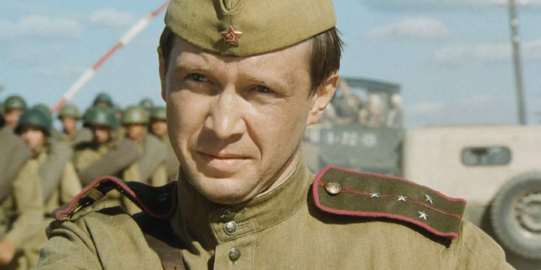 Бред и позор: почему не стоит смотреть «Август» — новую экранизацию «Момента истины»