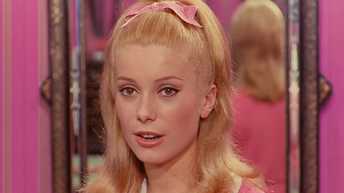 Кадр из кинофильма "Шербурские зонтики", 1964 г., режиссер и сценарист Жак Деми, композитор  Мишель Легран (скриншот) 