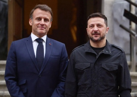    Макрон выразил желание принять участие вместе с Зеленским во встрече Путина и Трампа