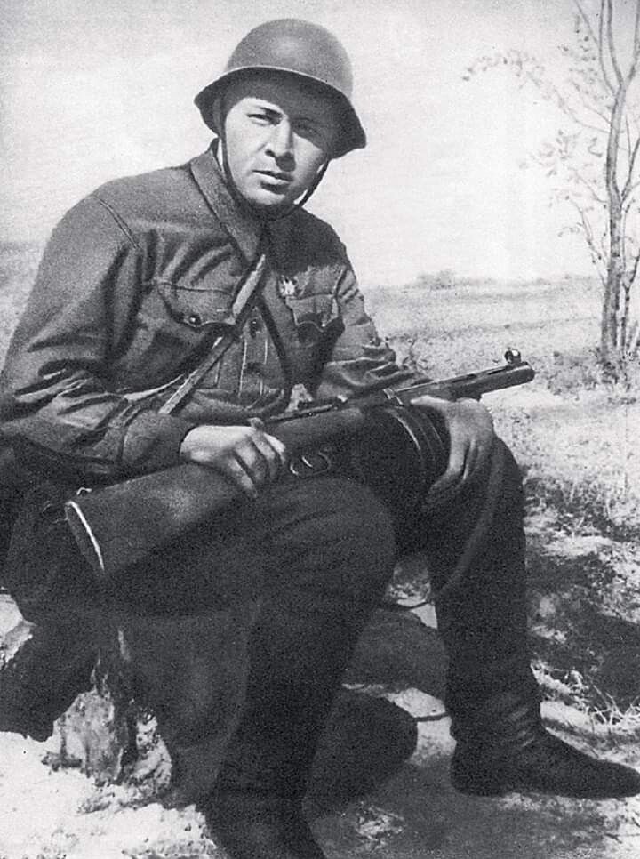 1941 - Писатель и воин Аркадий Гайдар