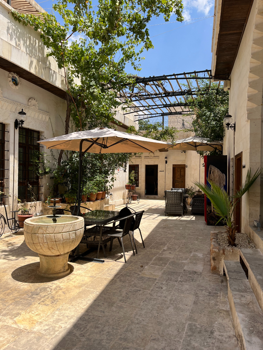 Kaliruha hotel внутренний дворик.