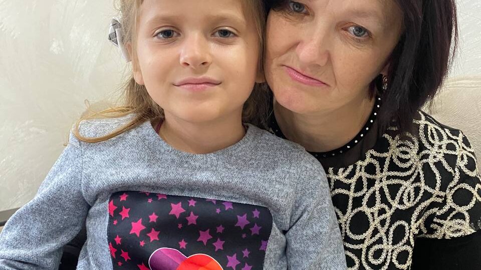 Я встаю на колени перед миром — ради жизни дочери 🙏