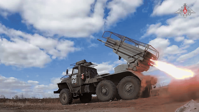    Реактивные снаряды достигают своих целей. Видео с официального ТГ-канала Минобороны