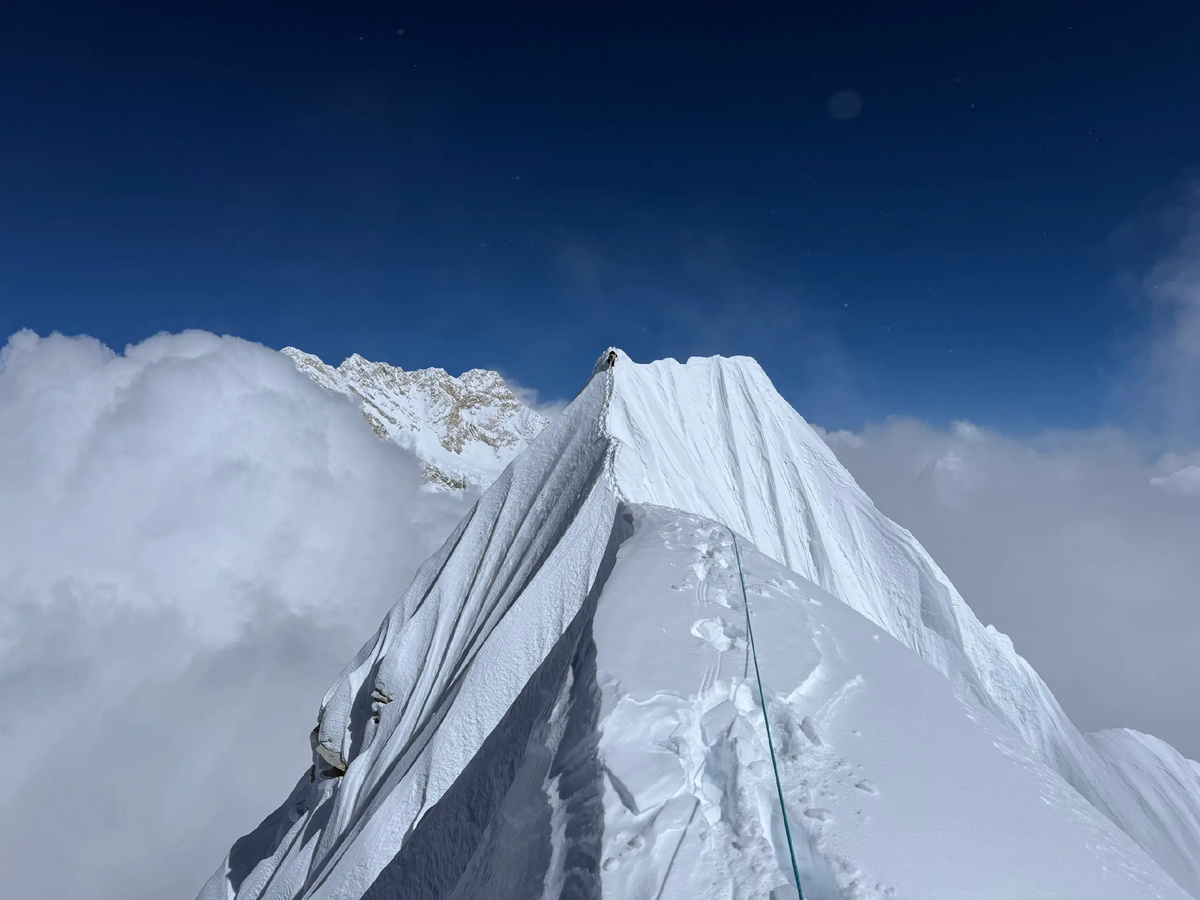 Николя Жан приближается к вершине. Источник фото: Benjamin Védrines