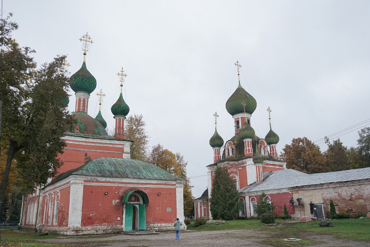 Александро-Невская церковь и Владимирский собор в Переславле, фото автора
