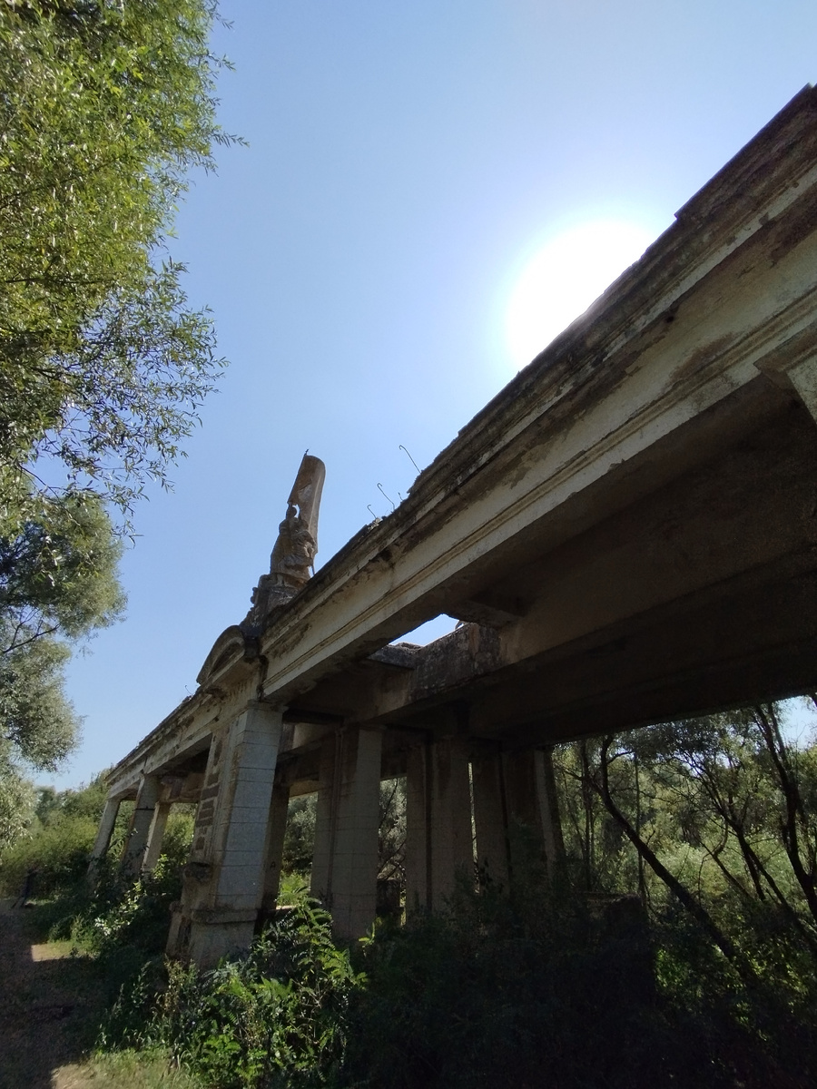 Сбросной шлюз